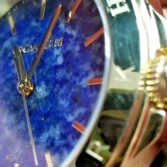 Coach Gold Tone Blue Face Ladies Watch $278 - Picture 4 of 4